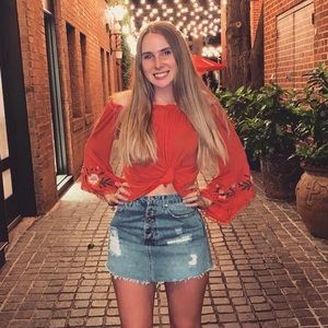 Meet your Posher, Chloe